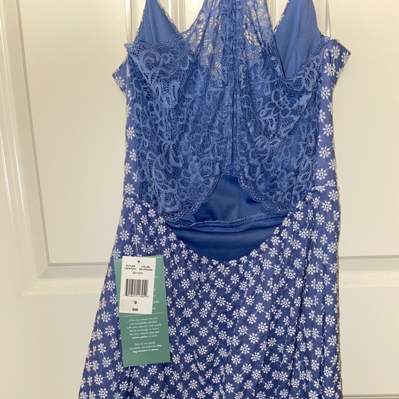 Light Blue Daisy Dress - Picture 2 of 5